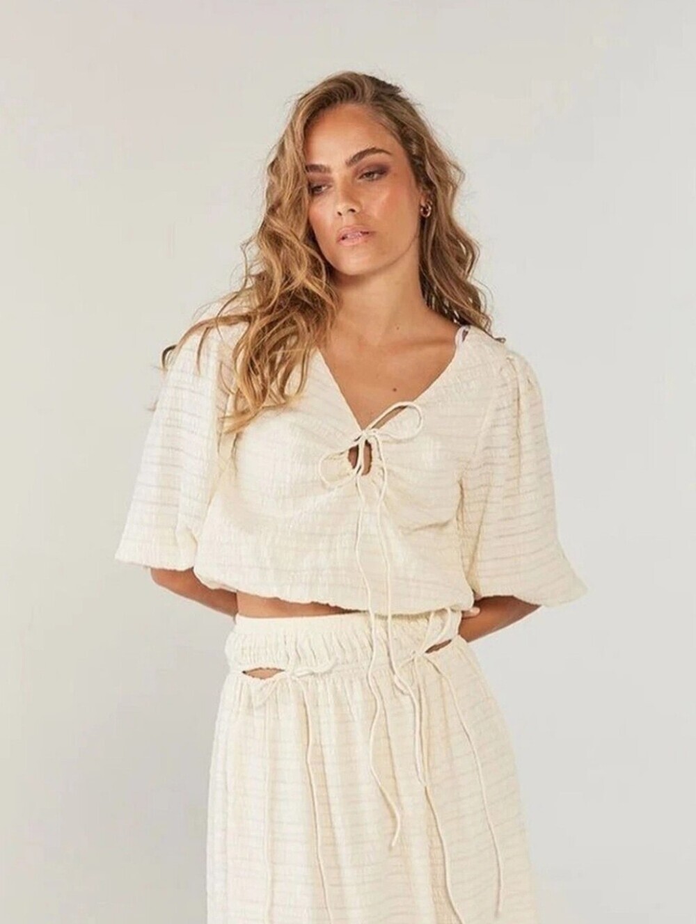 Sovere Lucid Crop Blouse Porcelain Keyhole Top Size Small